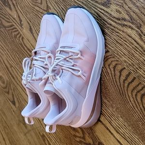 Fabletics Sneakers